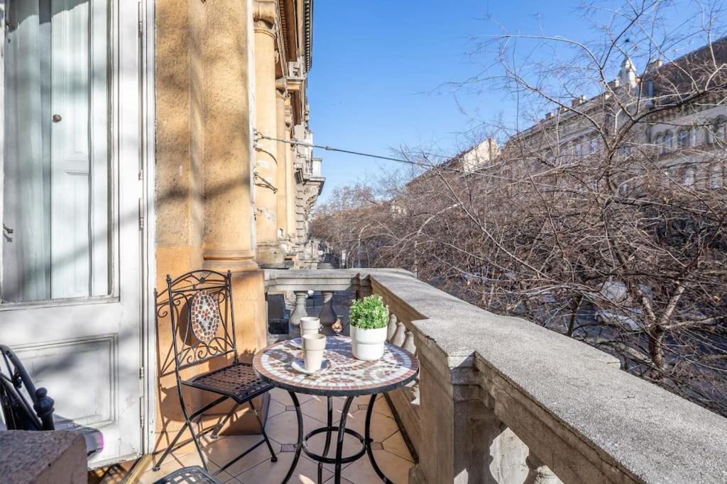 Jozsef-Corvin Central Budapest Exterior photo